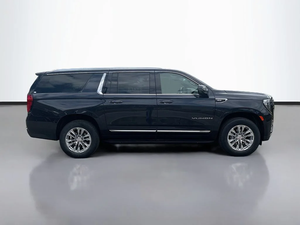 Used 2024 Silver GMC SLT image 2