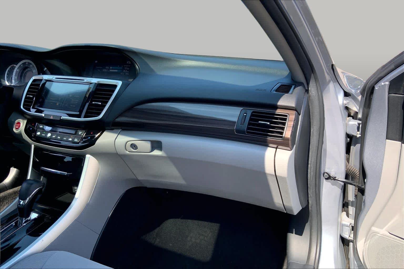 Used 2016 Lunar Silver Metallic Honda EX image 18