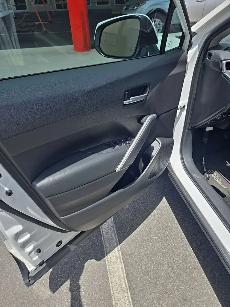 Used 2022 Beige Toyota XLE image 5