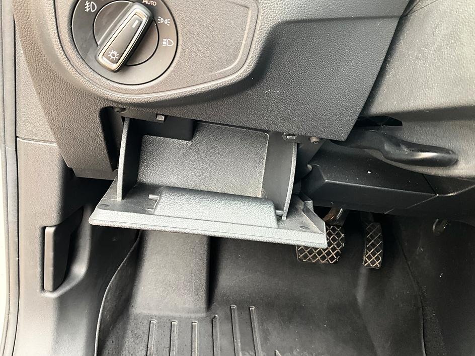 Used 2019 White Volkswagen 2.0T SE image 18