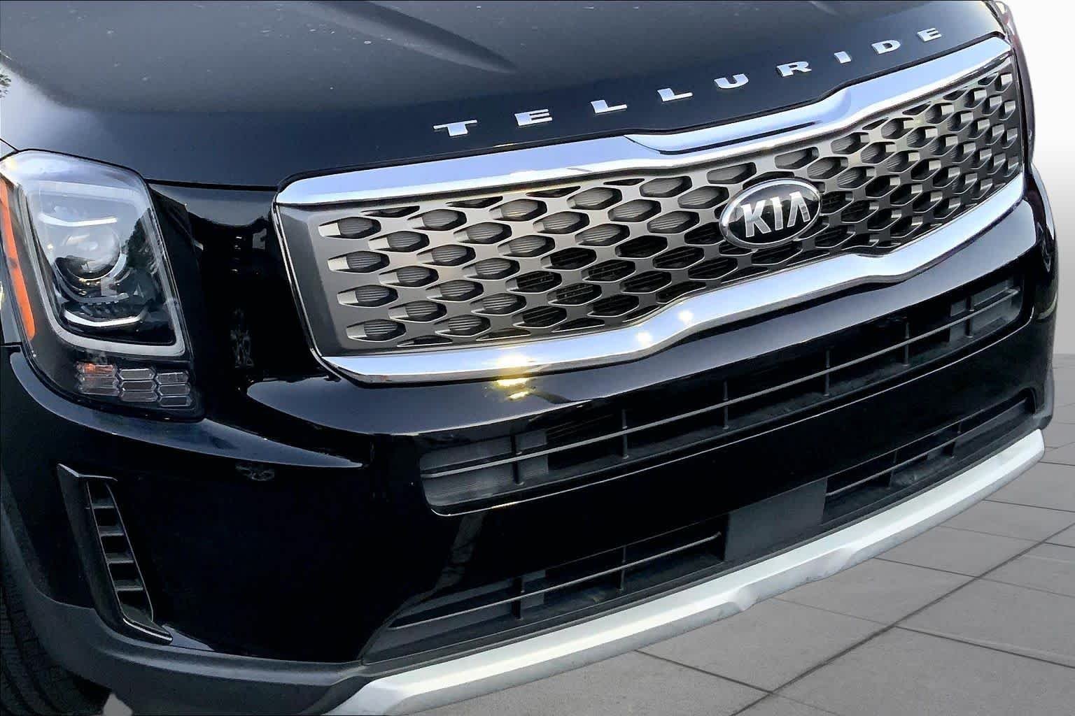 Used 2020 Ebony Black Kia LX image 29