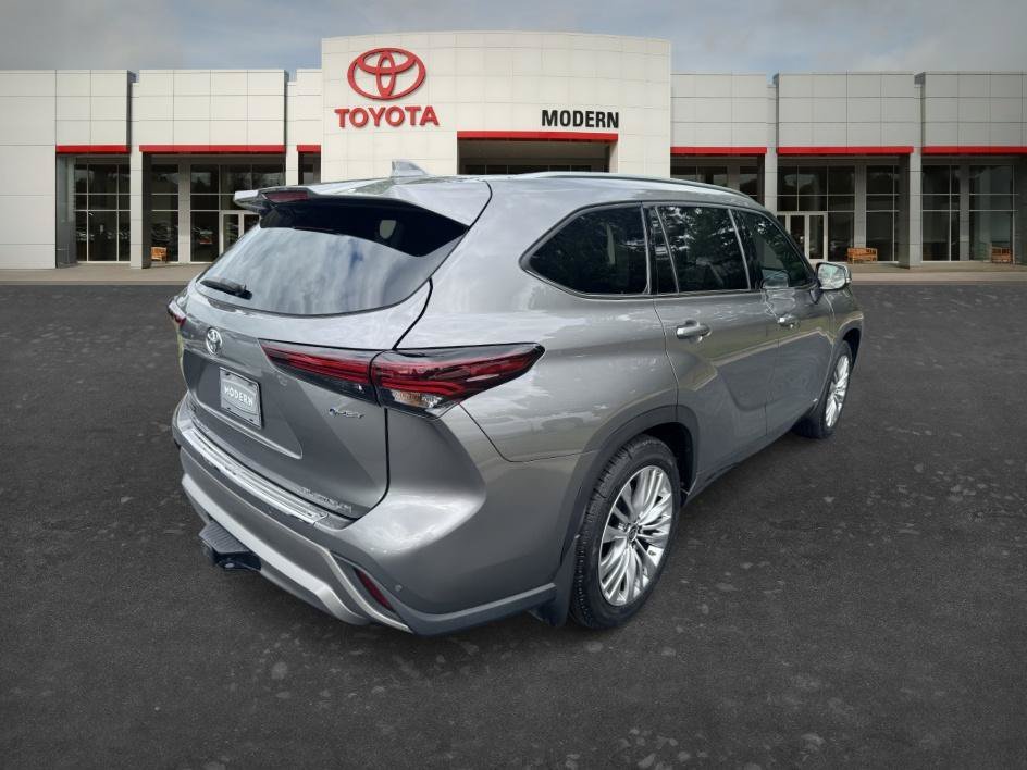 Used 2025 Heavy Metal Toyota Hybrid Platinum image 5