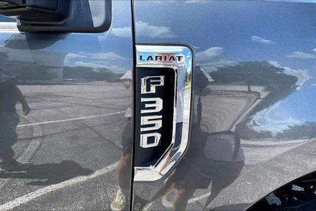 Used 2019 Magnetic Metallic Ford Lariat image 25