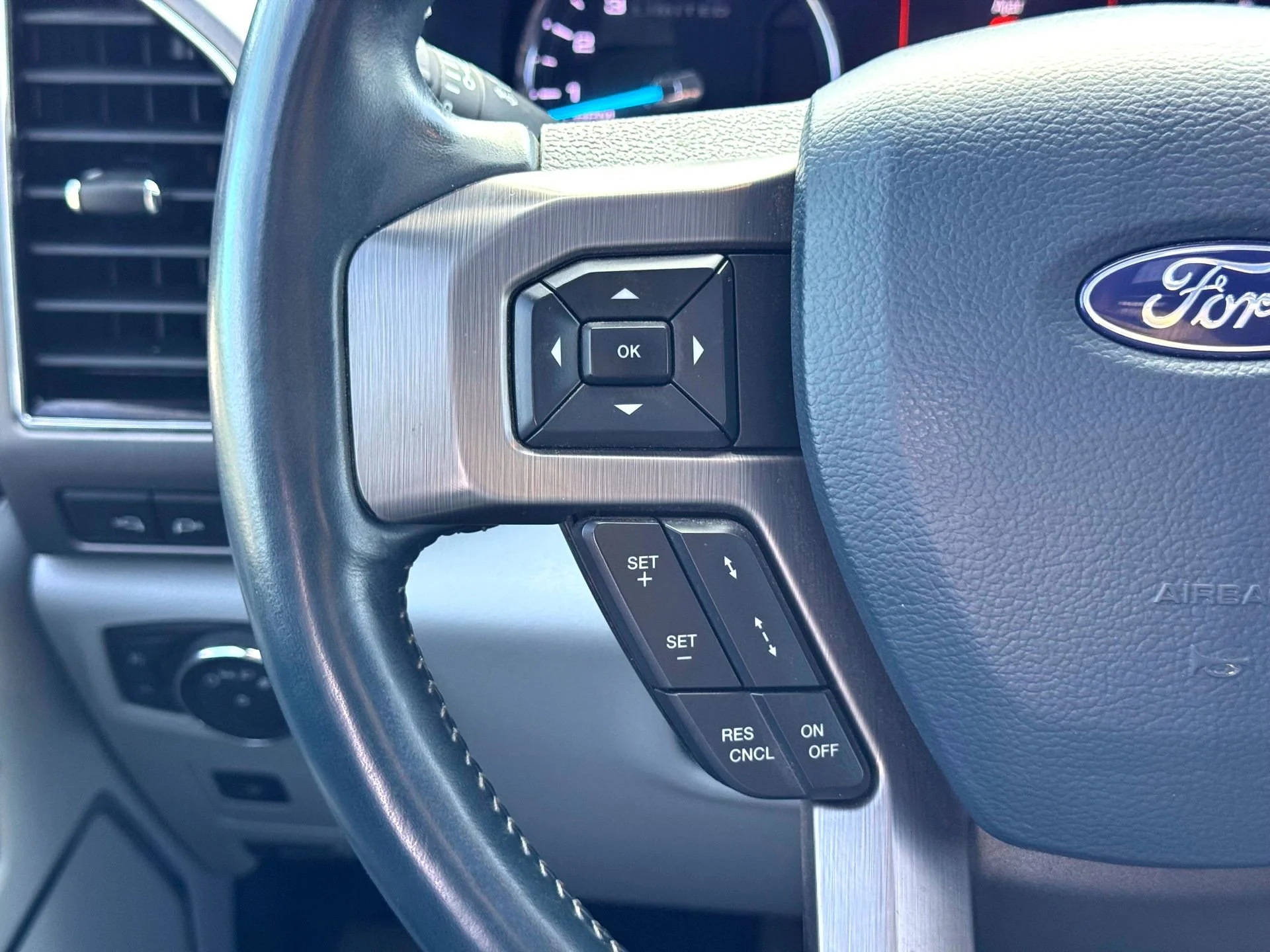 Used 2022  Ford Limited image 29