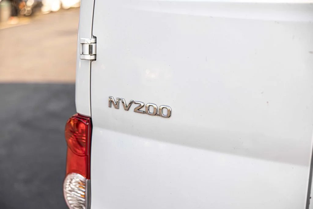 Used 2015 White Nissan S image 11