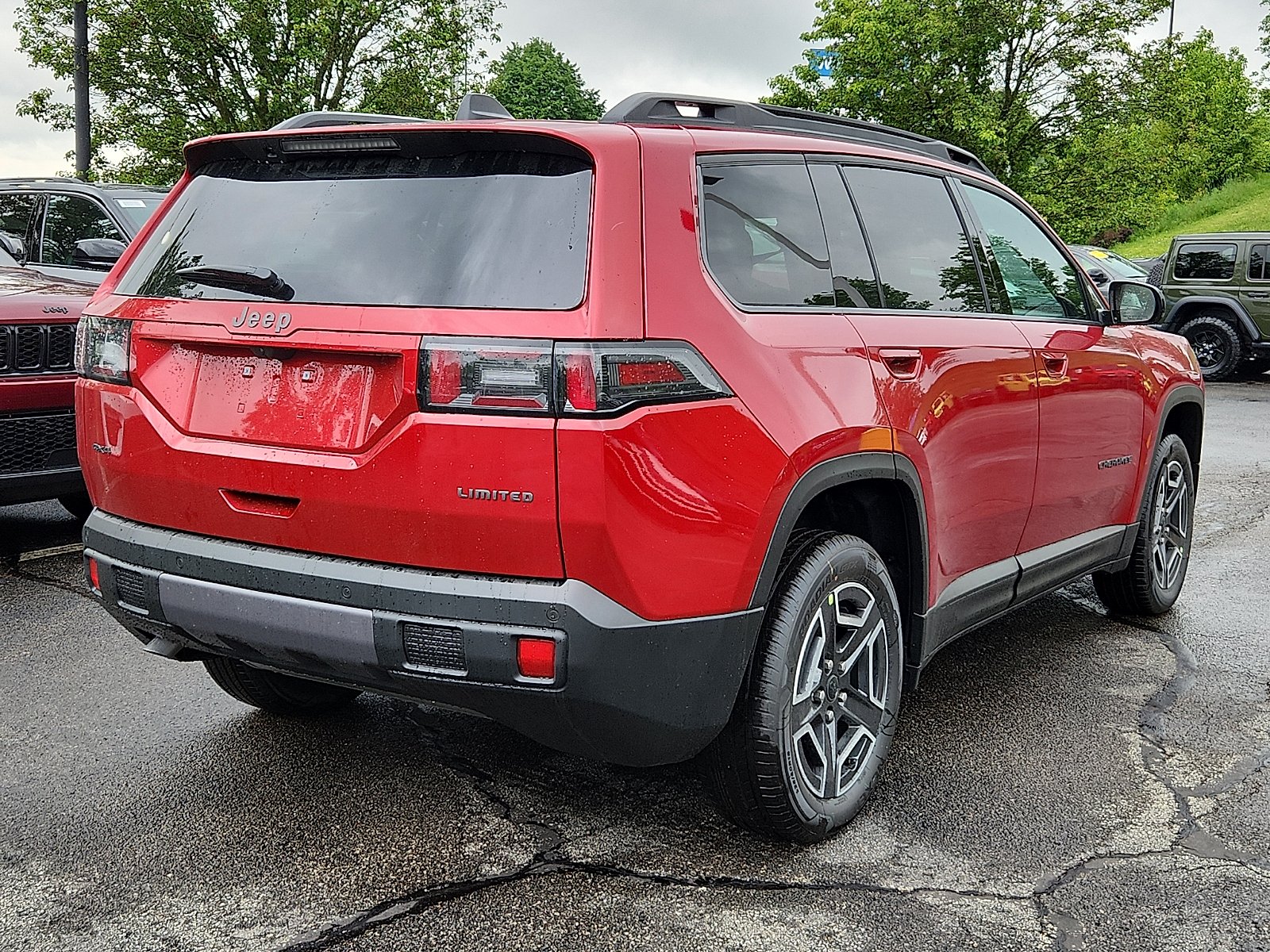 New 2026 Red Hot Pearl-Coat Exterior Paint Jeep Limited image 6