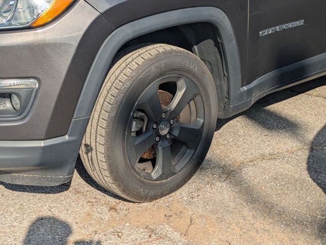 Used 2018 Gray Jeep Latitude image 4