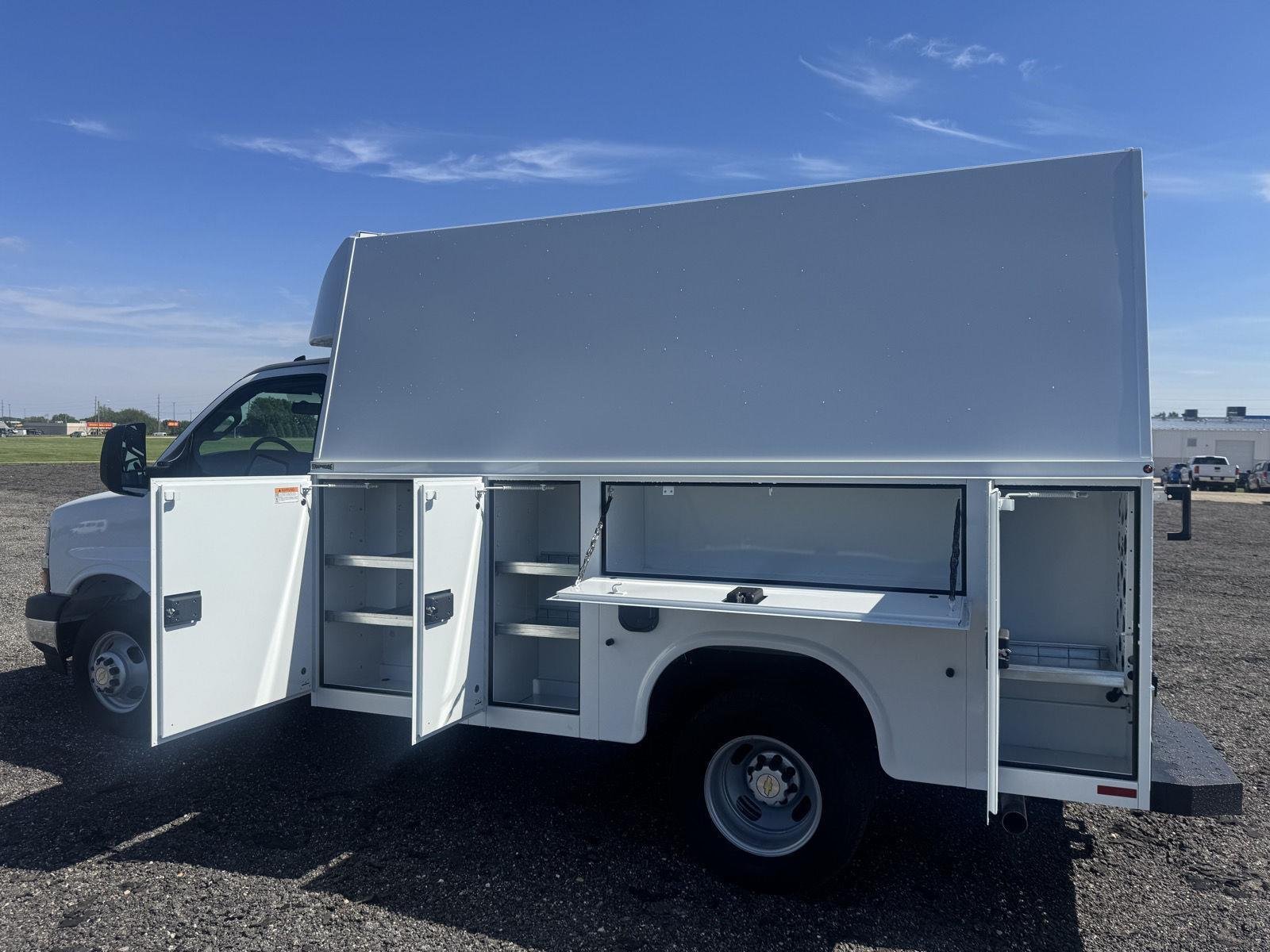 New 2026 Summit White Chevrolet 1WT image 2