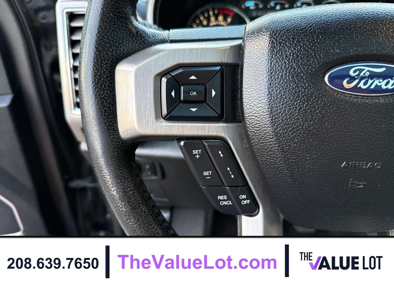 Used 2015  Ford Platinum image 25