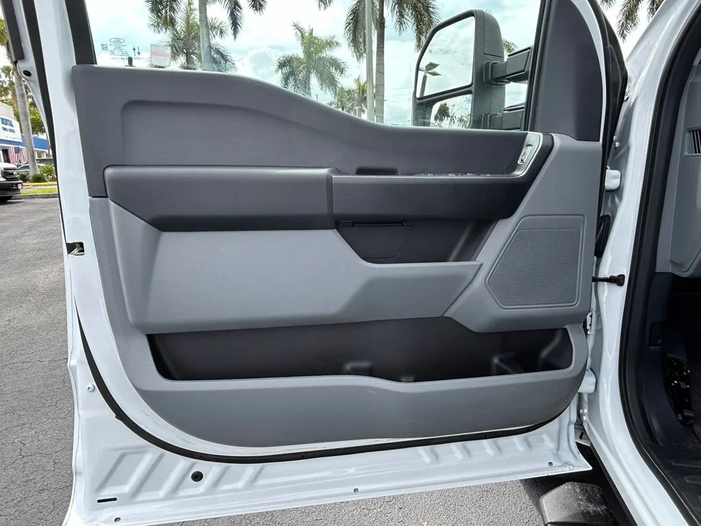 Certified Used 2026 Oxford White Ford XL image 36