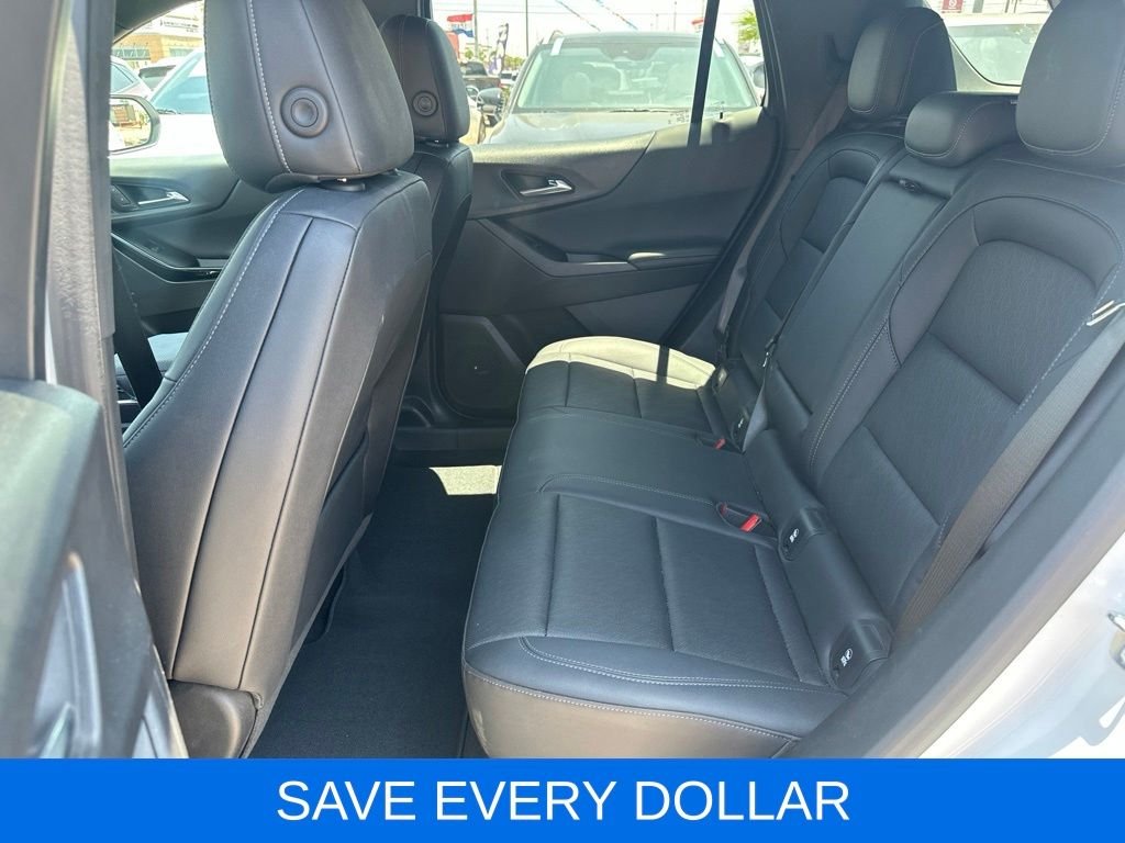 Used 2025 White Chevrolet LT image 18