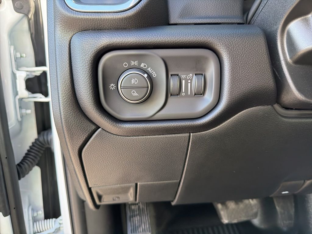 2026 RAM 3500 Chassis Big Horn - Photo 16