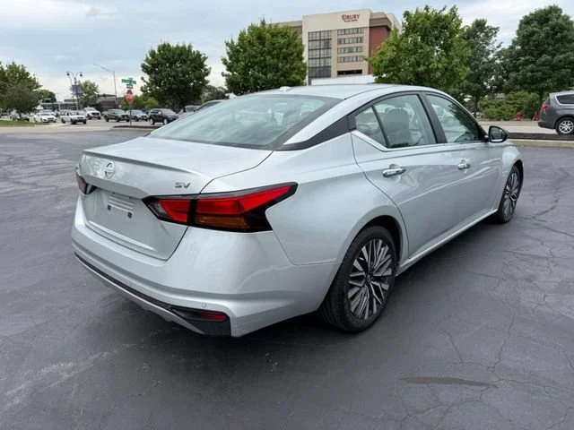 Used 2024 Silver Nissan 2.5 SV image 8
