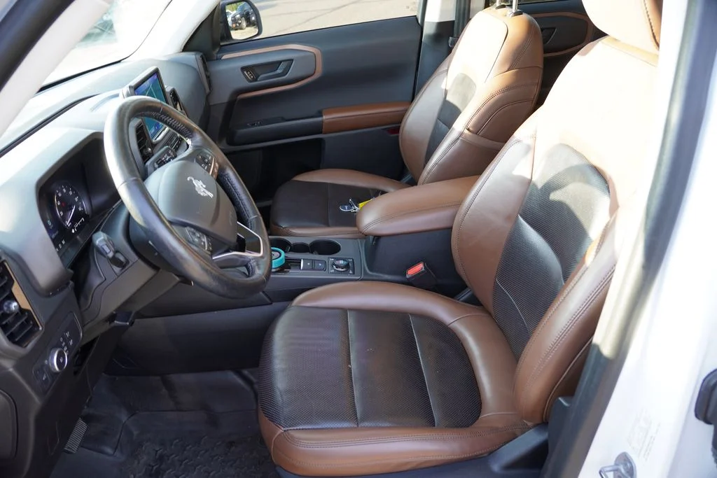 Used 2021 Oxford White Ford Badlands image 4