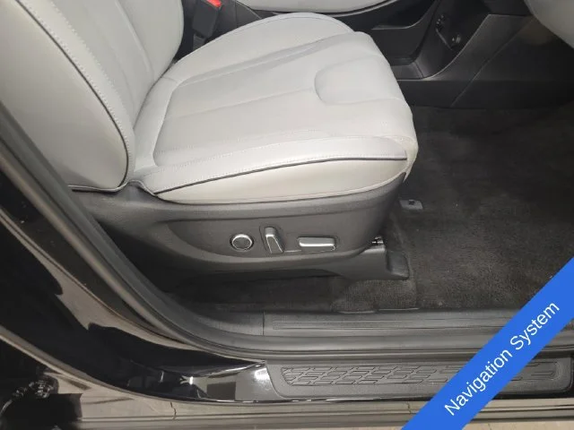 Used 2025 Abyss Black Pearl Hyundai SEL image 10