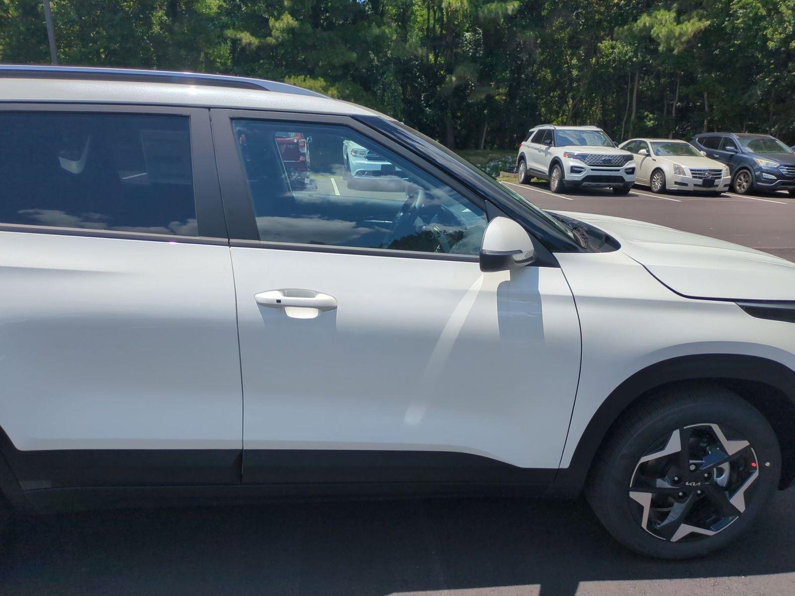 New 2026 Snow White Pearl Kia S image 36