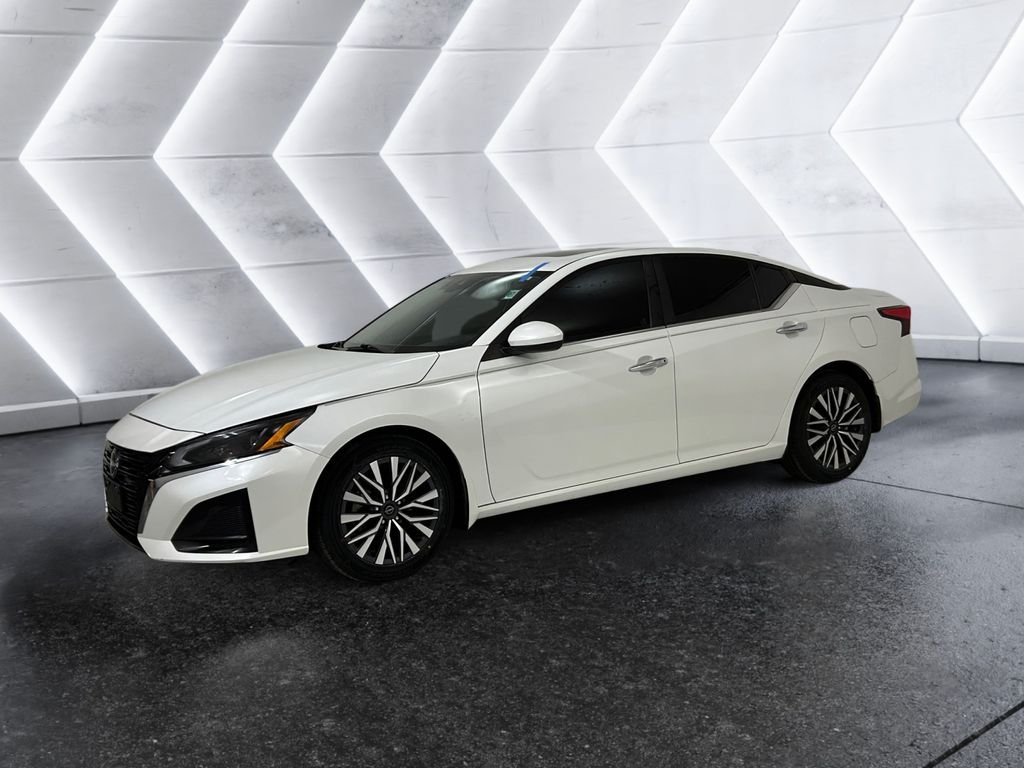 Used 2024 White Nissan 2.5 SV image 3
