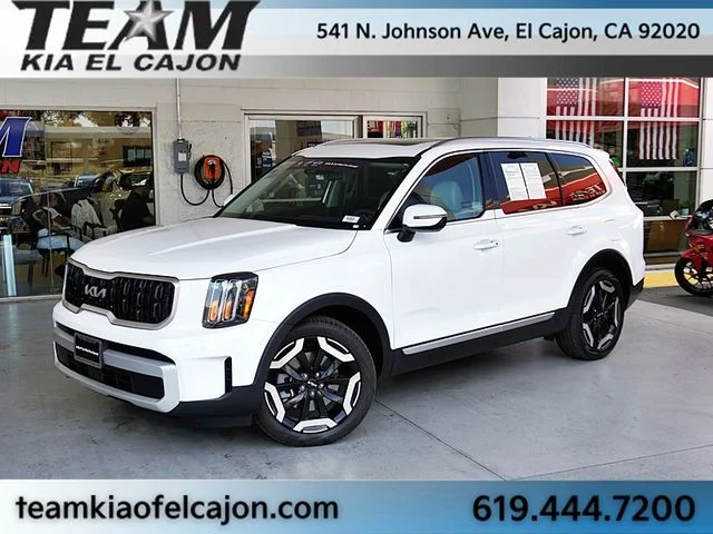 Certified Used 2024 White Kia EX FWD image 1