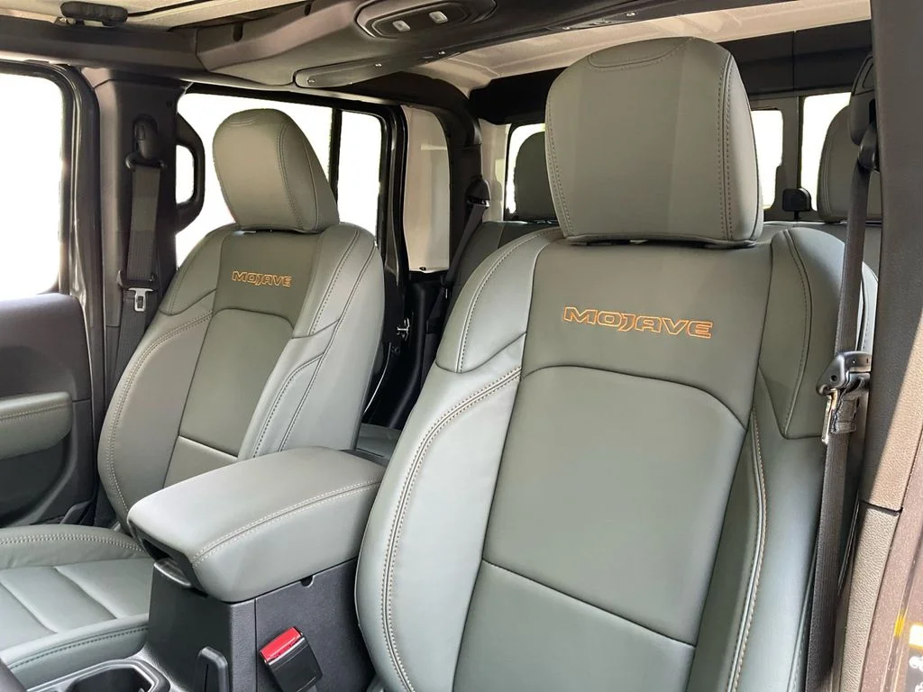 Used 2025 Gray Jeep Mojave image 27