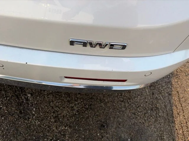 Used 2017 White GMC Denali image 4