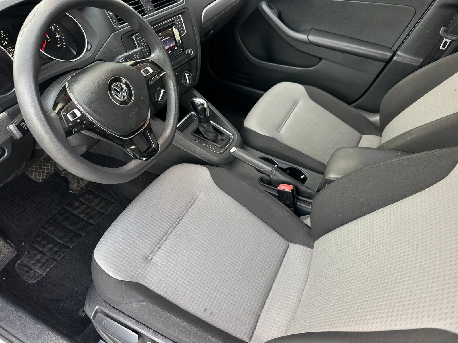 Used 2018 Pure White Volkswagen 1.4T S image 8