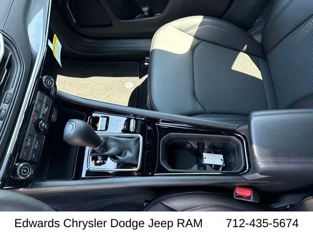 New 2026 Hydro Blue Pearl-Coat Exterior Paint Jeep Latitude image 16