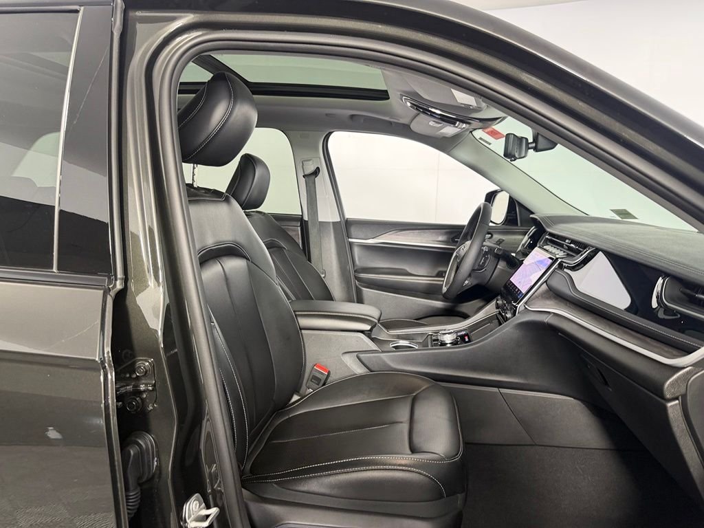 Used 2024 Pearlcoat Jeep Anniversary Edition 4xe image 28