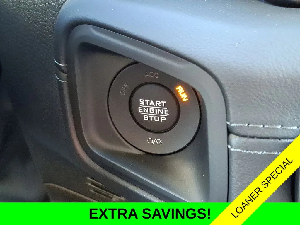 New 2025 Bright White Clear-Coat Exterior Paint Jeep Sahara image 13