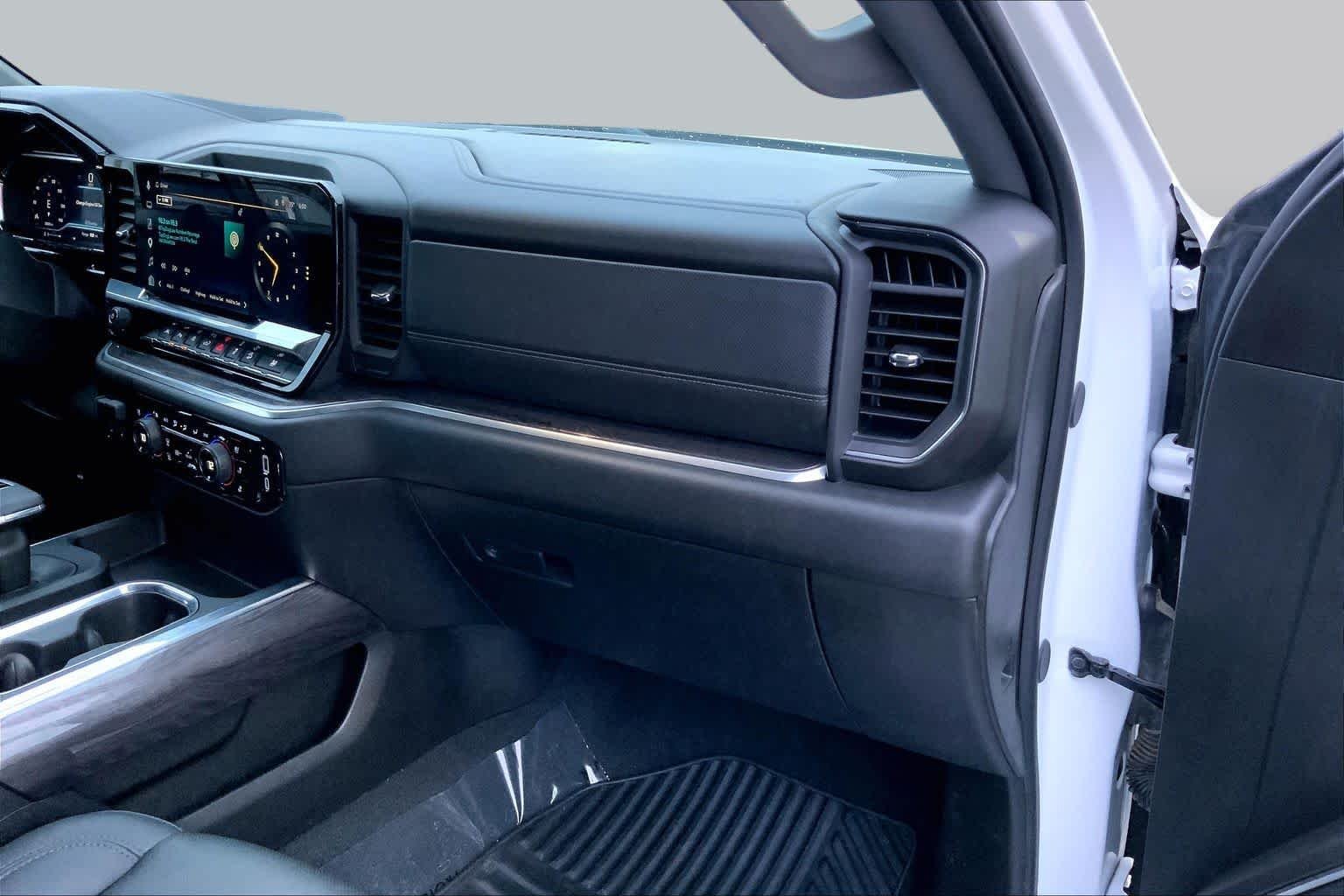 Used 2025 Summit White Chevrolet LTZ image 18