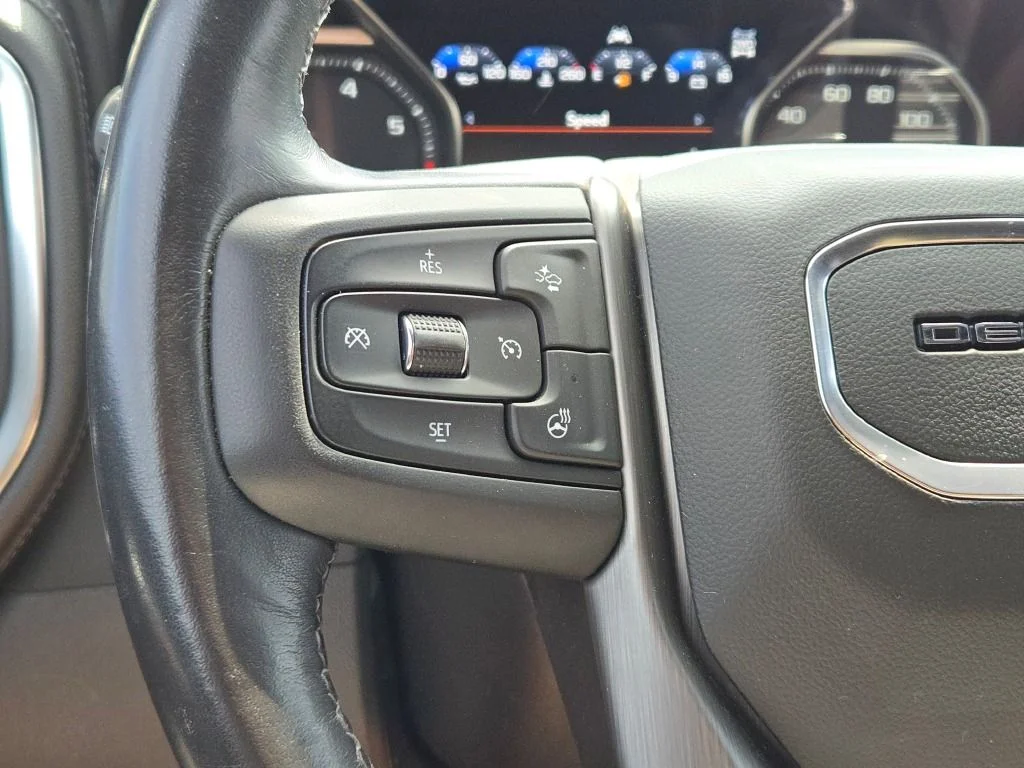 Used 2022 White GMC Denali image 32