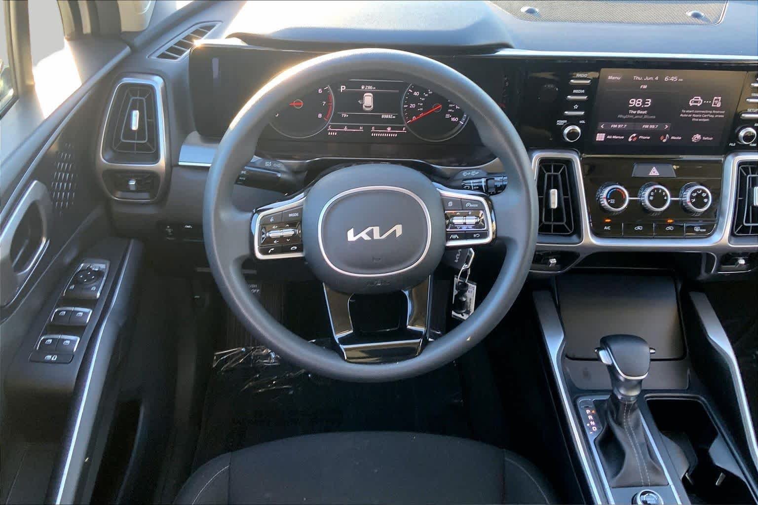 Used 2023 Glacial White Pearl Kia LX image 6