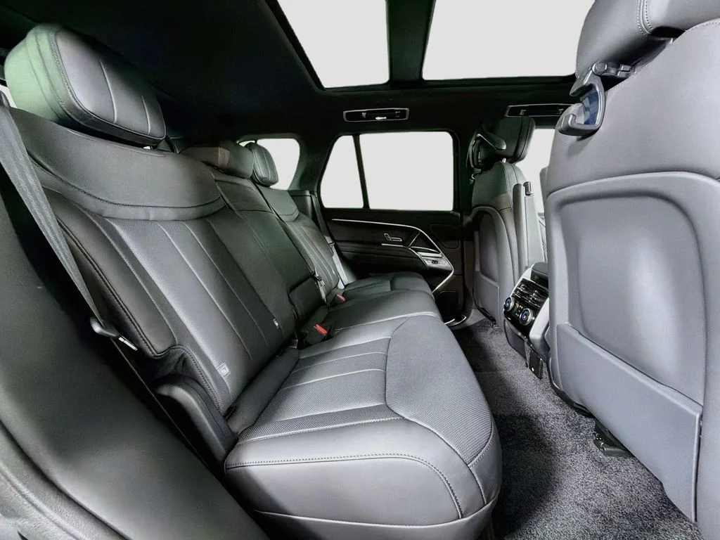 New 2026 Santorini Black Land Rover SE image 29