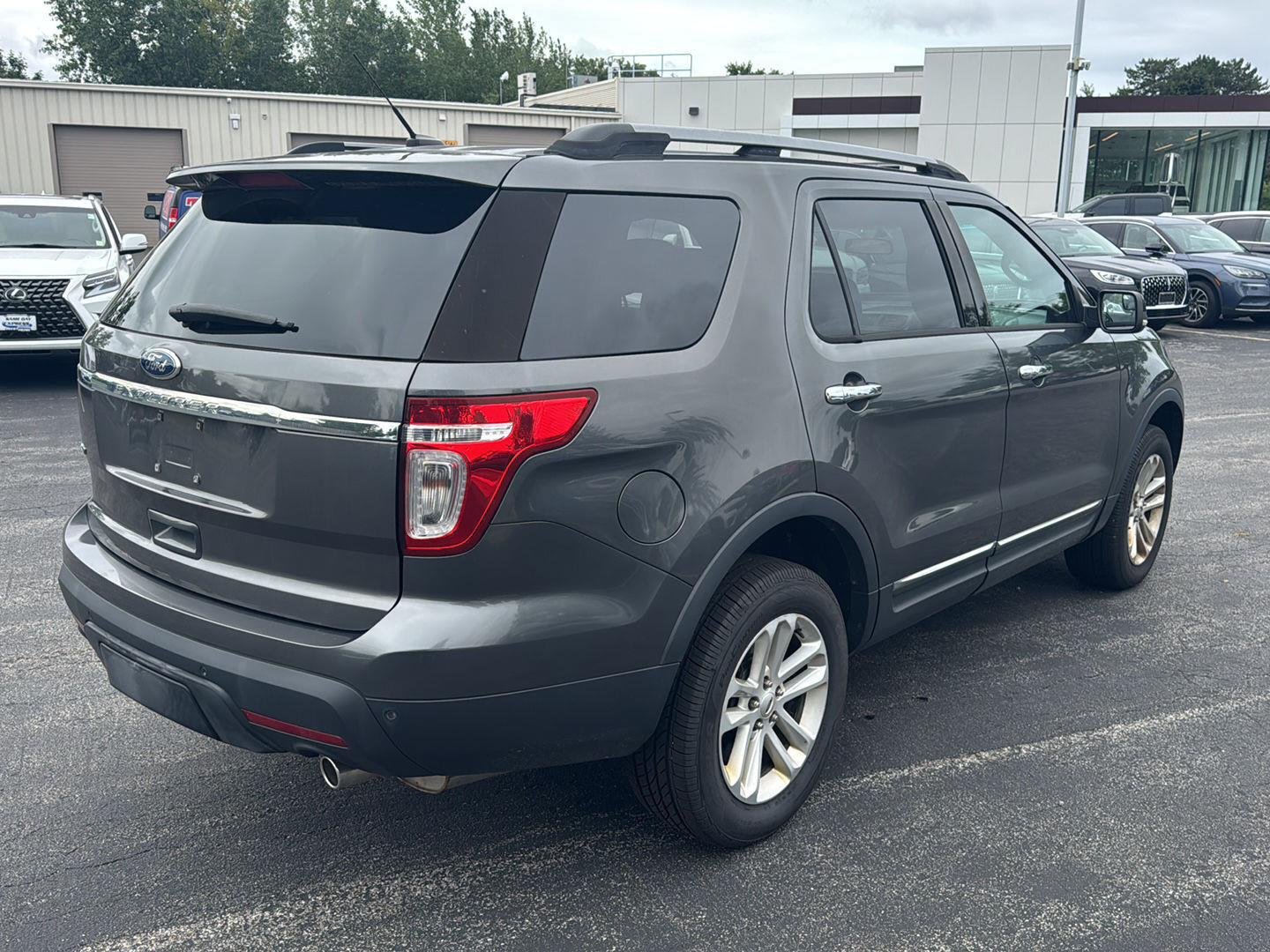 Used 2015 Magnetic Metallic Ford XLT image 4