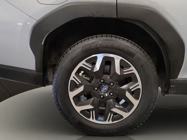 Used 2025 Ice Silver Metallic Subaru Premium image 34