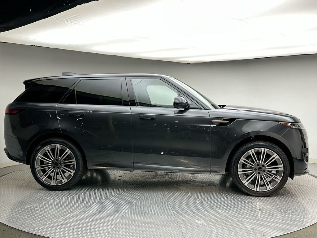 New 2026 Carpathian Grey Land Rover Dynamic SE image 4