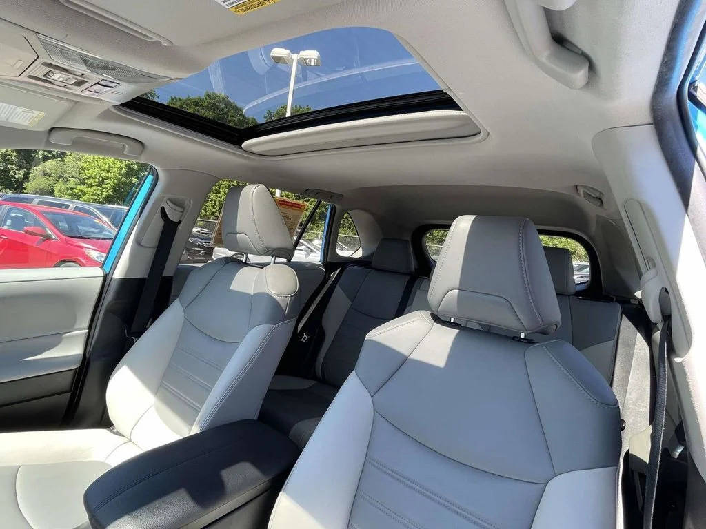 Used 2021 Blue Toyota XLE Premium image 24