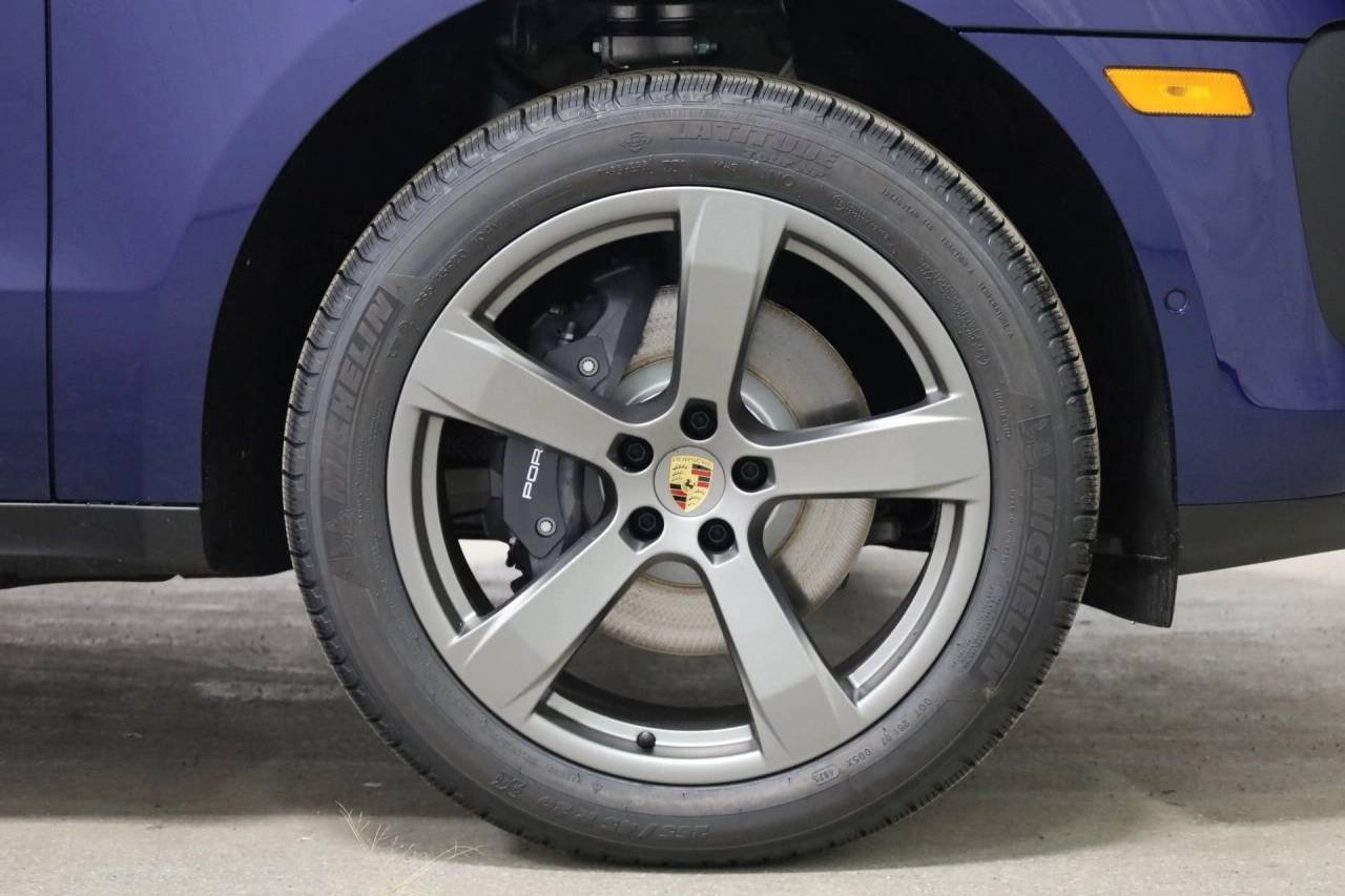 Used 2026 Gentian Blue Metallic Porsche  image 12