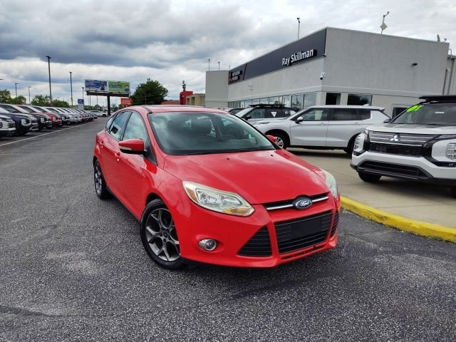 Used 2014 Red Ford SE image 1