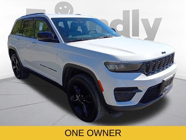 Used 2024 White Jeep Altitude image 3