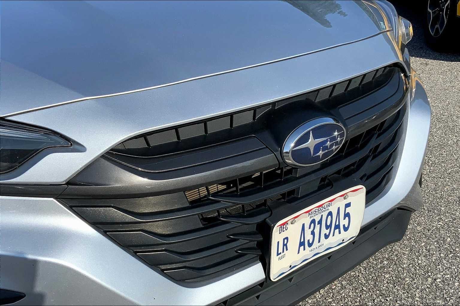 Used 2023 Ice Silver Metallic Subaru Limited image 30