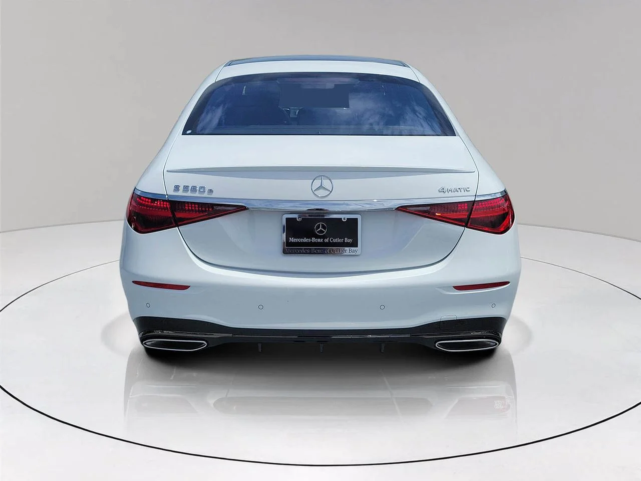 New 2026 MANUFAKTUR Moonlight White Metallic Mercedes-Benz S 580 image 5