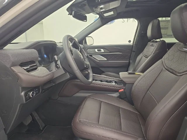 New 2027 Star White Metallic Tri-Coat Ford Platinum™ image 27