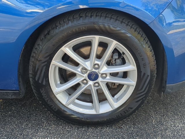 Used 2018 Blue Ford SE image 9