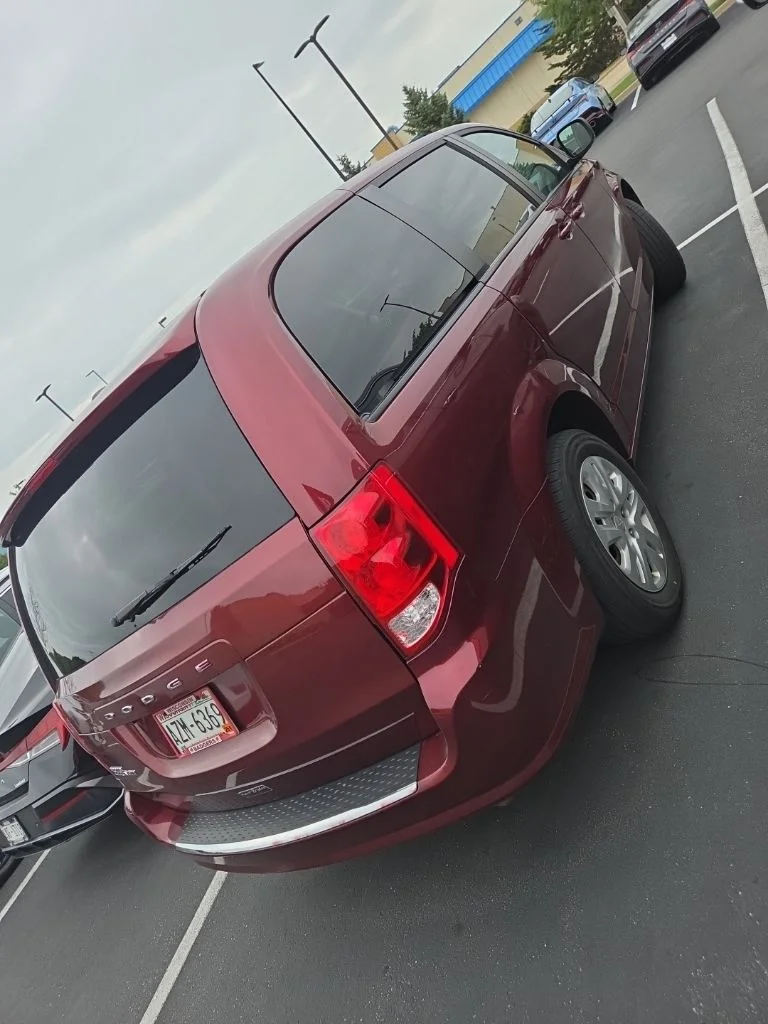 Used 2018 Red Dodge SE image 3