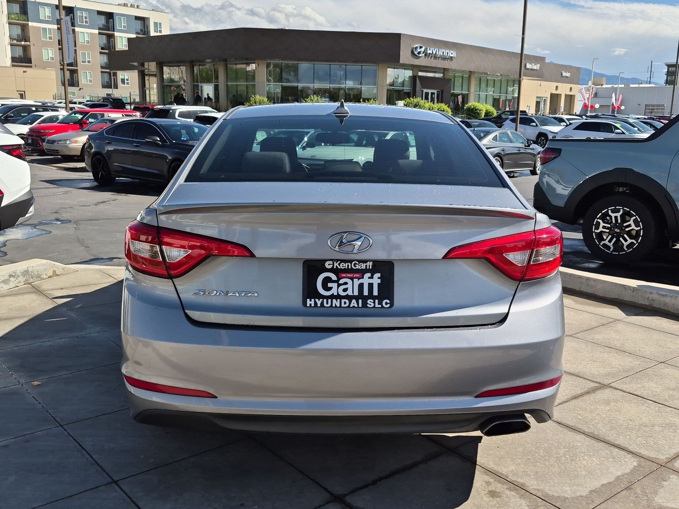 Used 2015 Shale Gray Metallic Hyundai 2.4L SE image 4