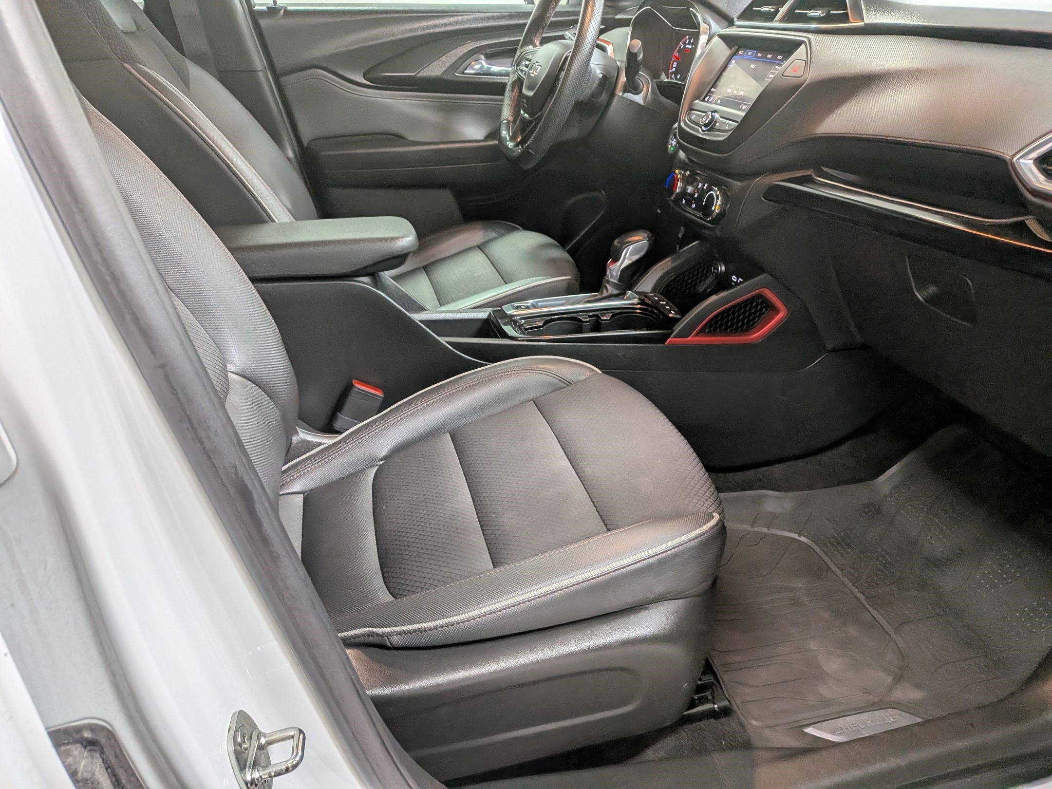 Used 2023 Summit White Chevrolet RS image 30