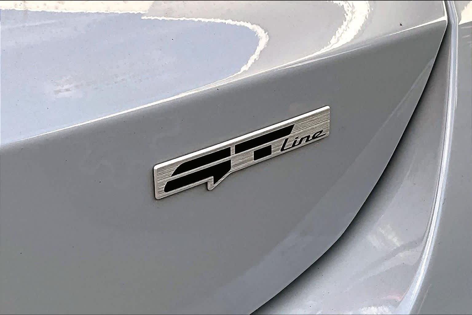 Used 2023 Wolf Gray Kia GT-Line image 10