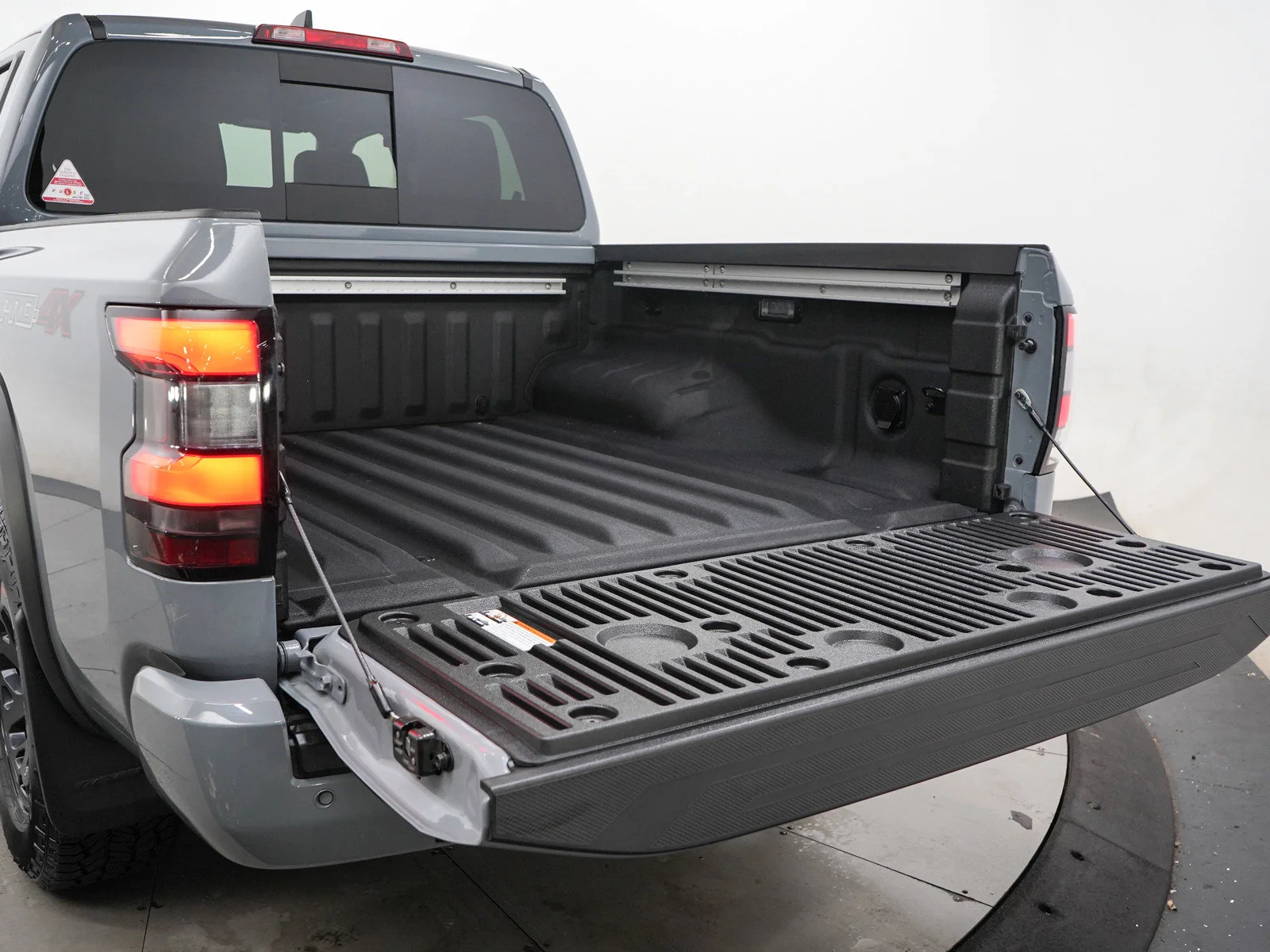 Used 2026 Boulder Gray Pearl Nissan PRO-4X image 9
