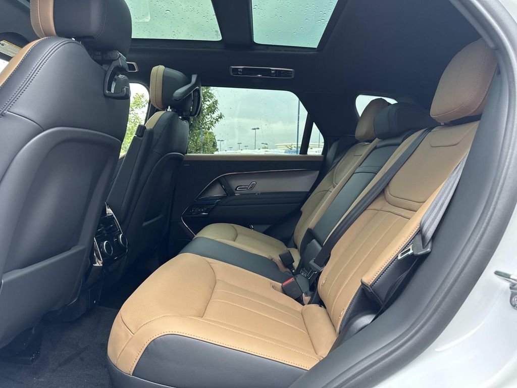 New 2026 Fuji White Land Rover Dynamic SE image 14