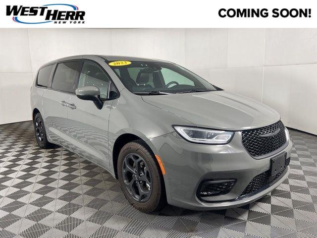 2023 Chrysler Pacifica Hybrid Touring L Hybrid's photo